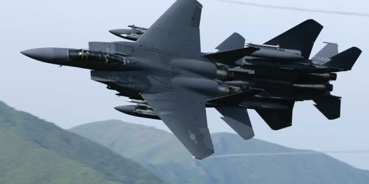 F-15K: Καρέ-καρέ η αναχαίτιση των ρωσικών μαχητικών (βίντεο)